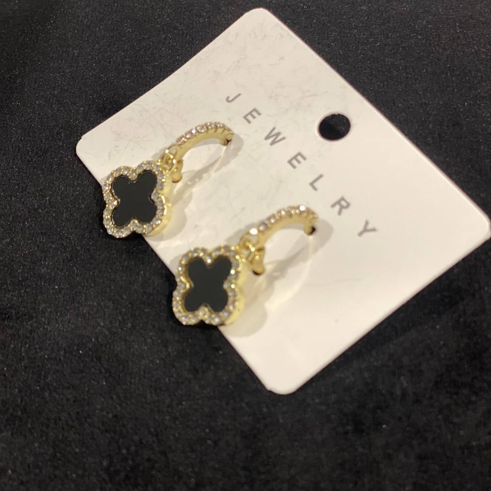 New earrings black and golden with crystal